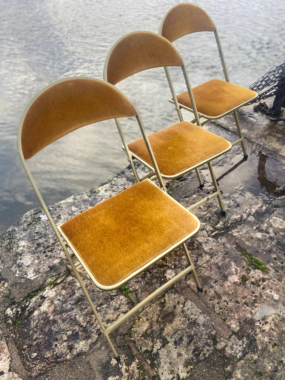 Chaise vintage pliante en bois – Cartel de Belleville