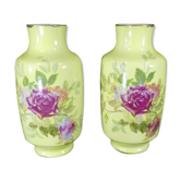 Paire de vases en porcelaine de Limoges décor au rosiers