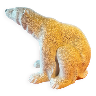 Polar bear sculpture