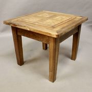Table basse dessus parquet ancien marqueté