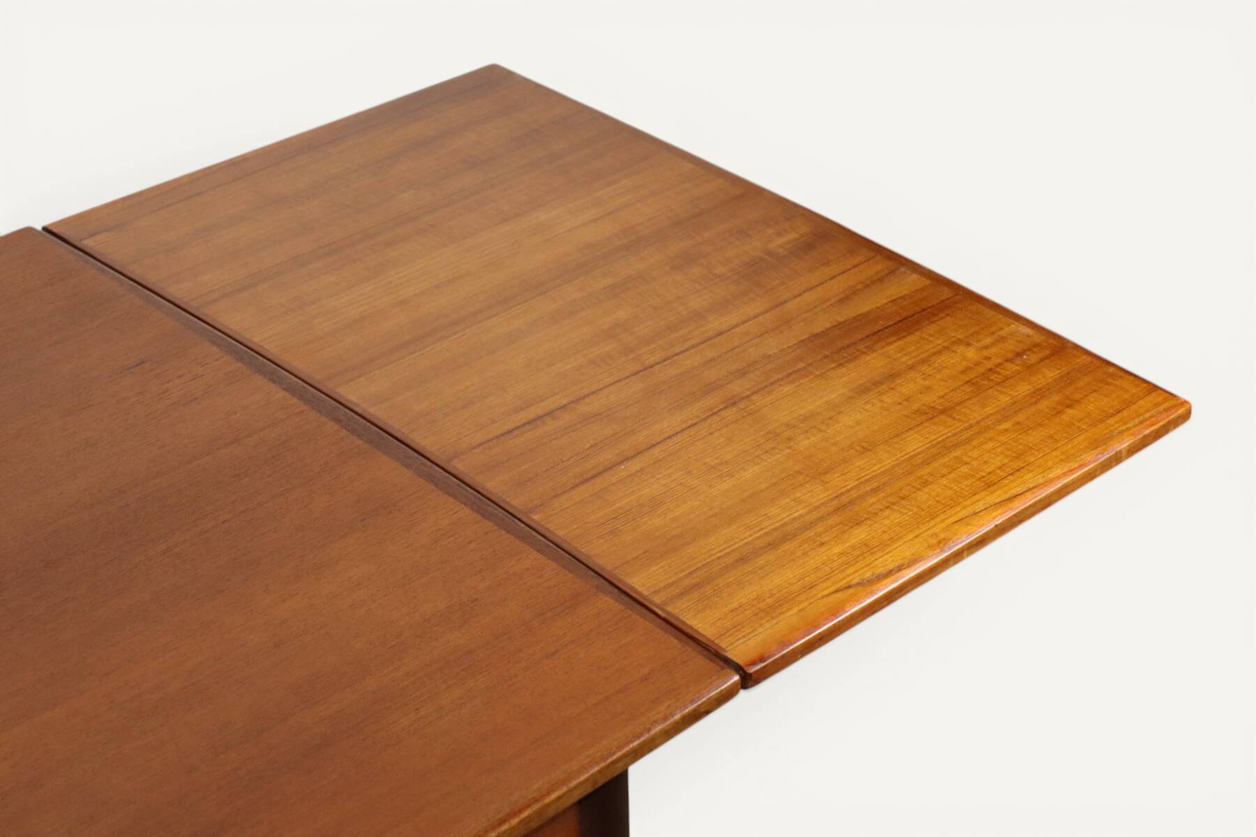 Extendable dining table in Scandinavian teak - 1960s