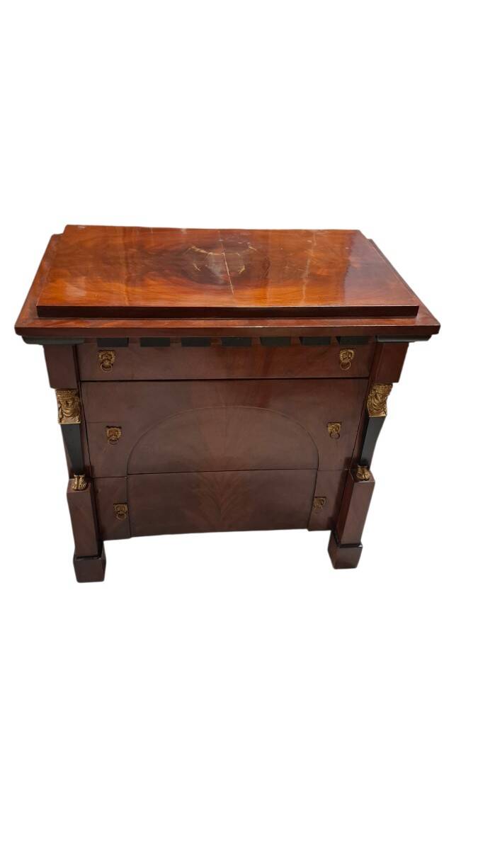 Commode de style empire