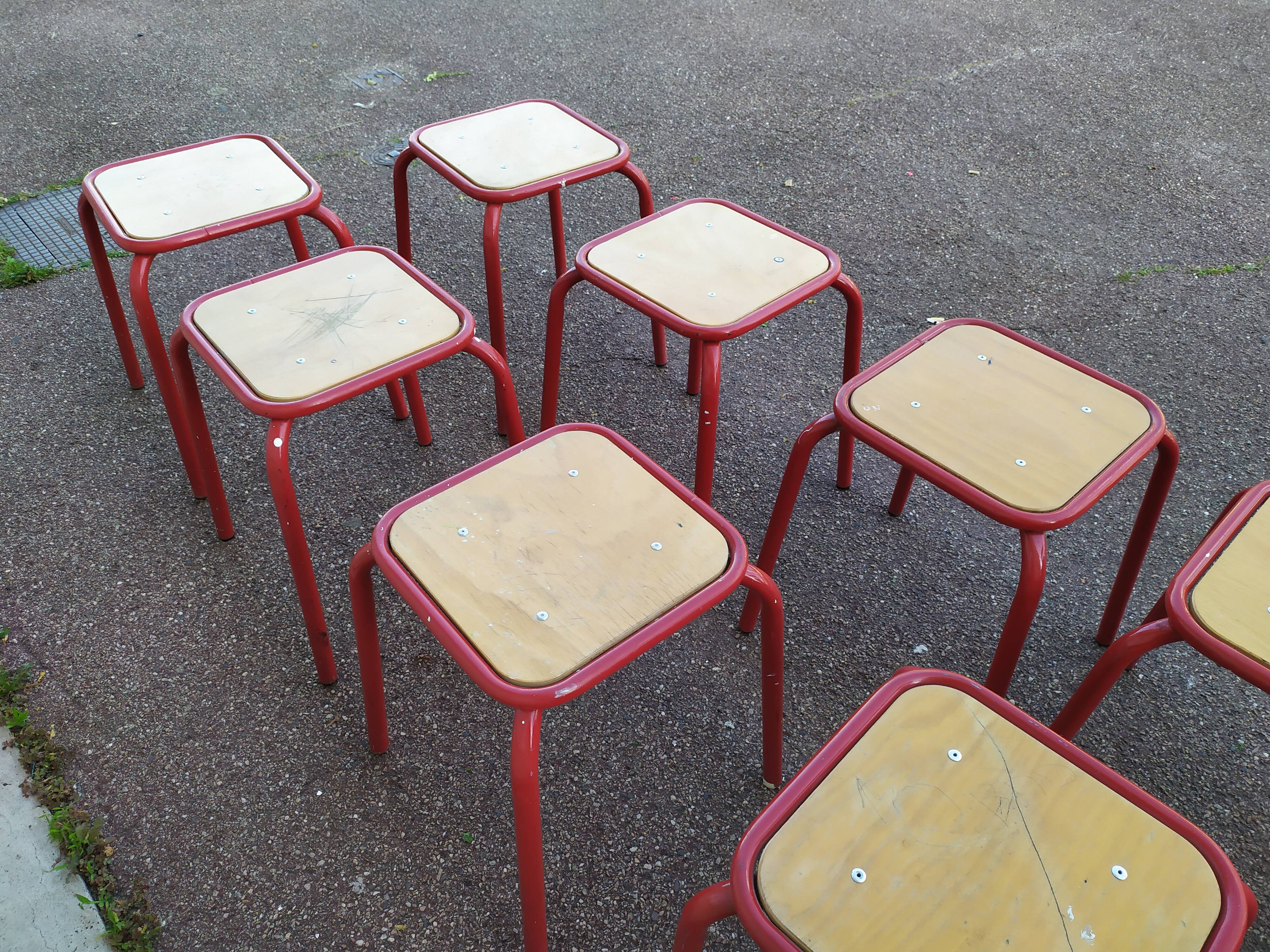 Lot de 10 tabouret bas carré en métal rouge - bois - atelier - industriel