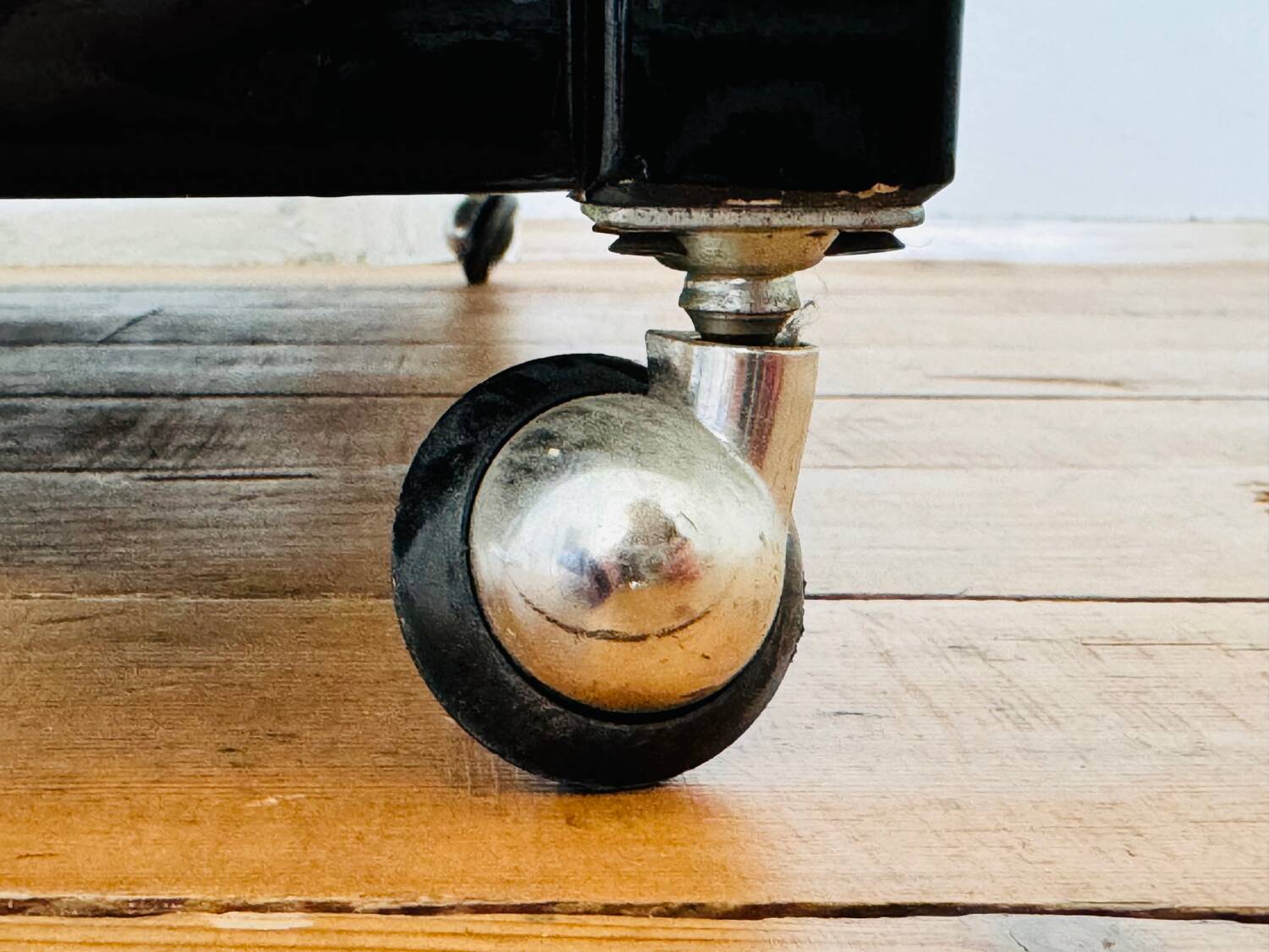 Trolley, occasional piece of furniture on vintage wheels