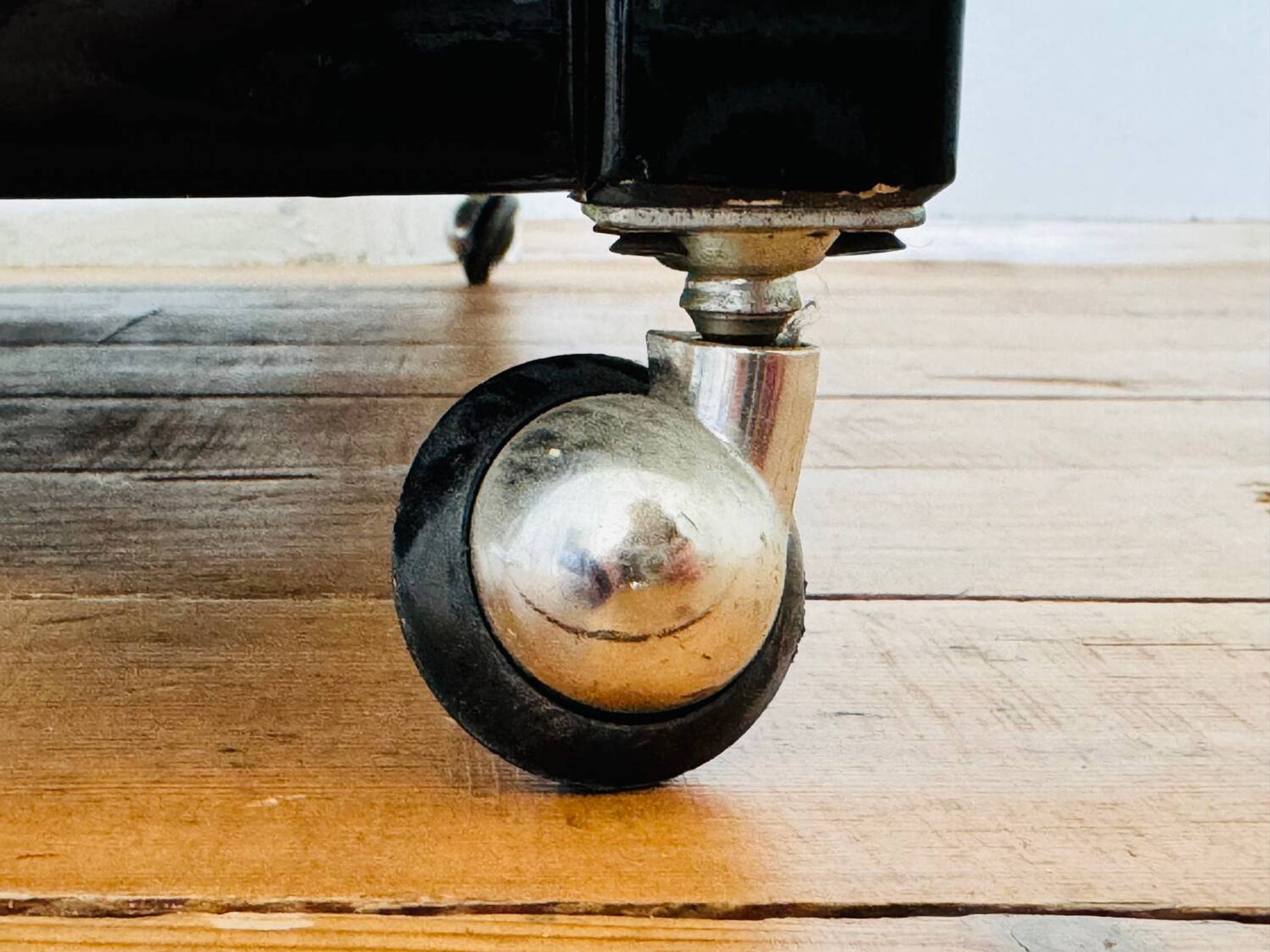 Trolley, occasional piece of furniture on vintage wheels