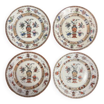 4 assiettes a décors chinois en faïence polychrome