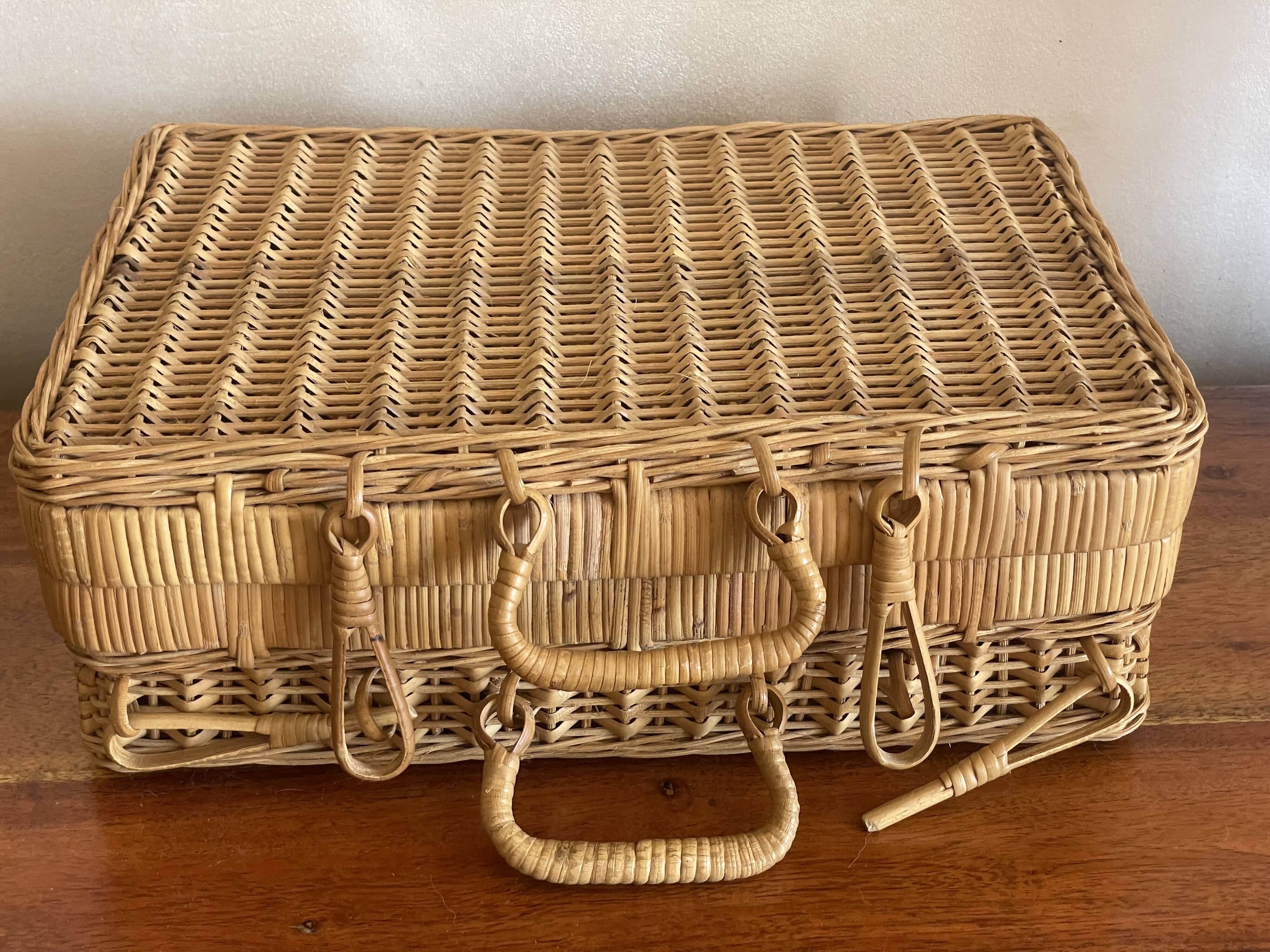 Small wicker case