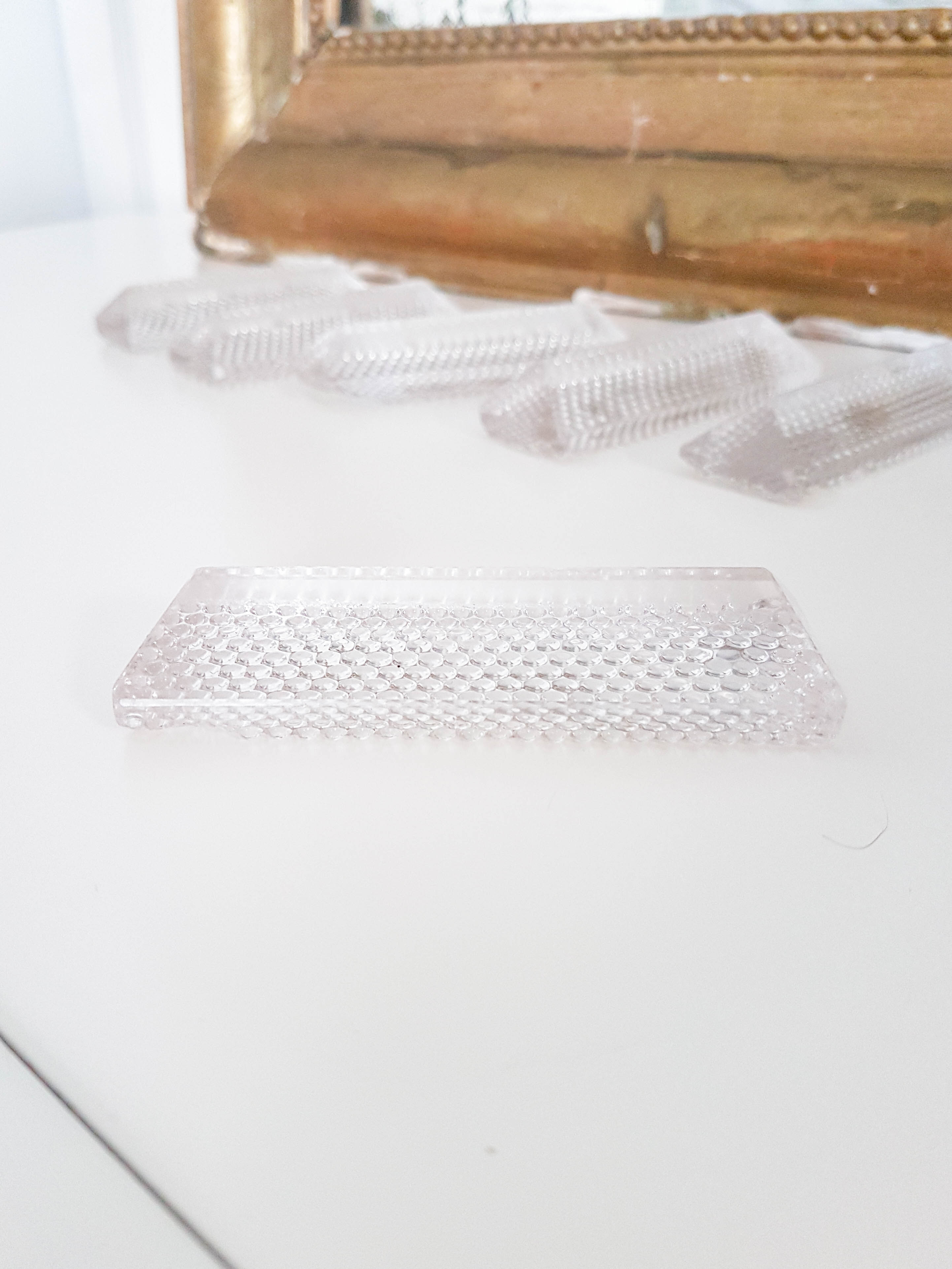 Lot of 6 bubbled glass knife holders