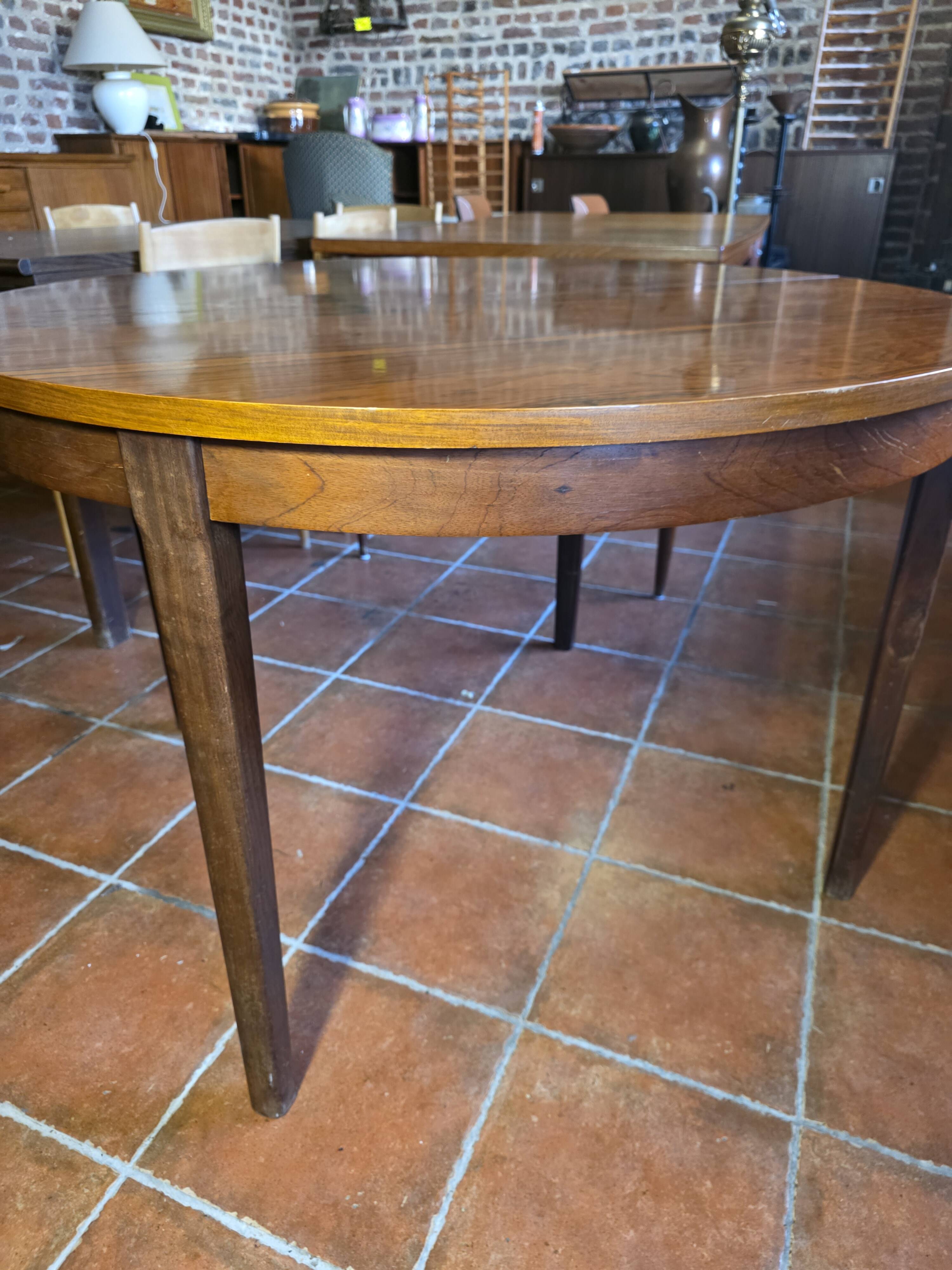 Scandinavian extendable table in rosewood from the 1960s.