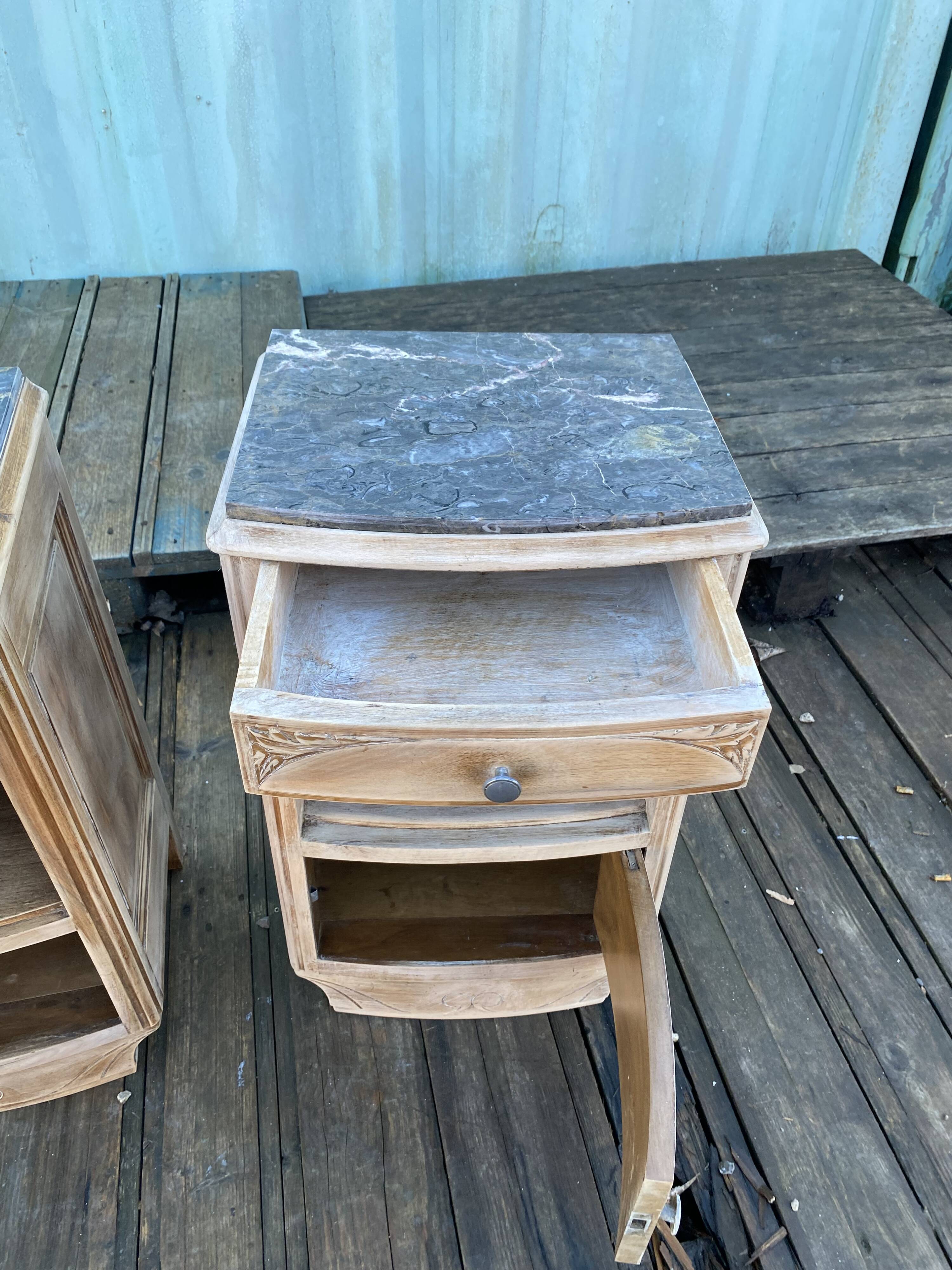 Paire de tables de chevet Art Déco