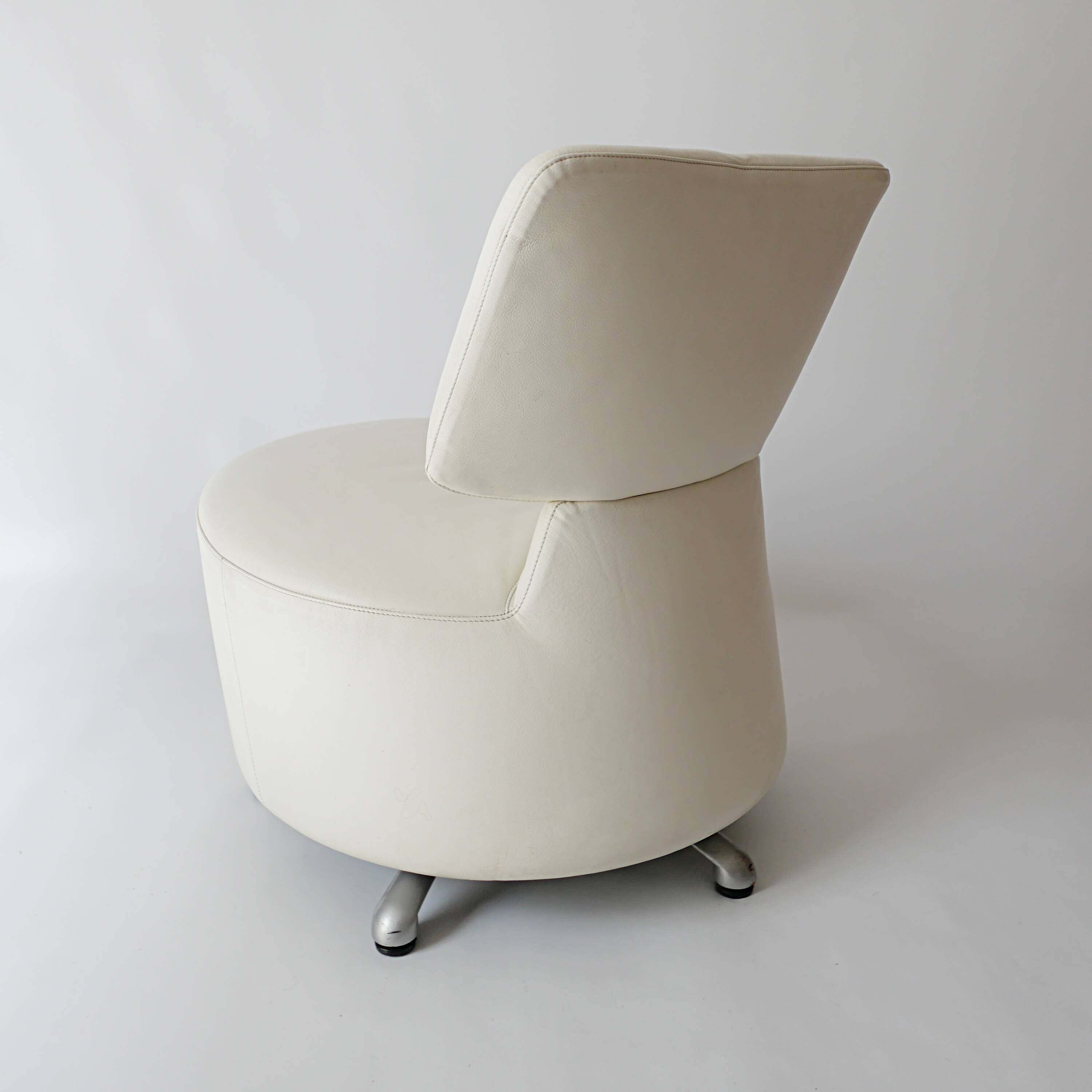 Canta and Aki swivel chairs in leather by Toshiyuki Kita for Cassina