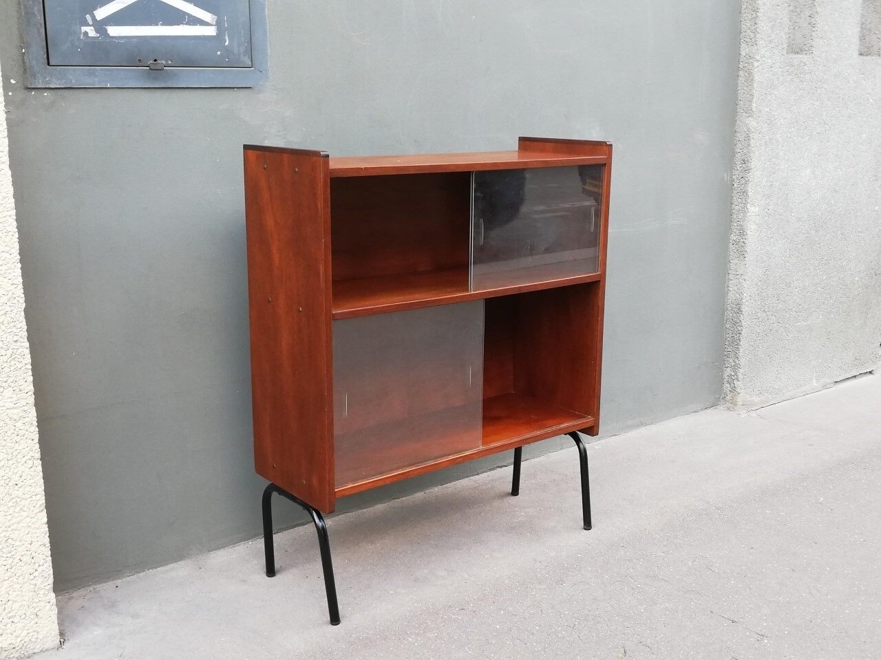 Vintage 60s showcase