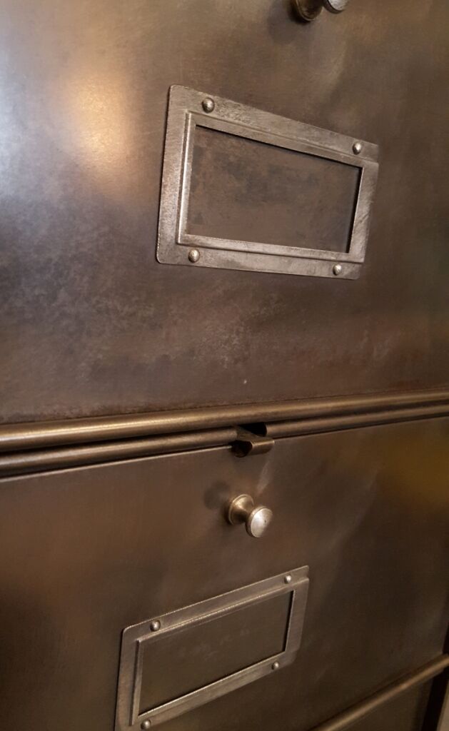Column to 5 valves descaled Roneo inside and outside, waxed, patina