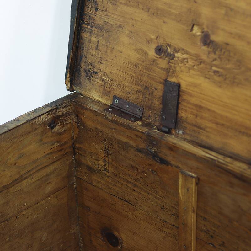 Coffre de mariée peint en art populaire