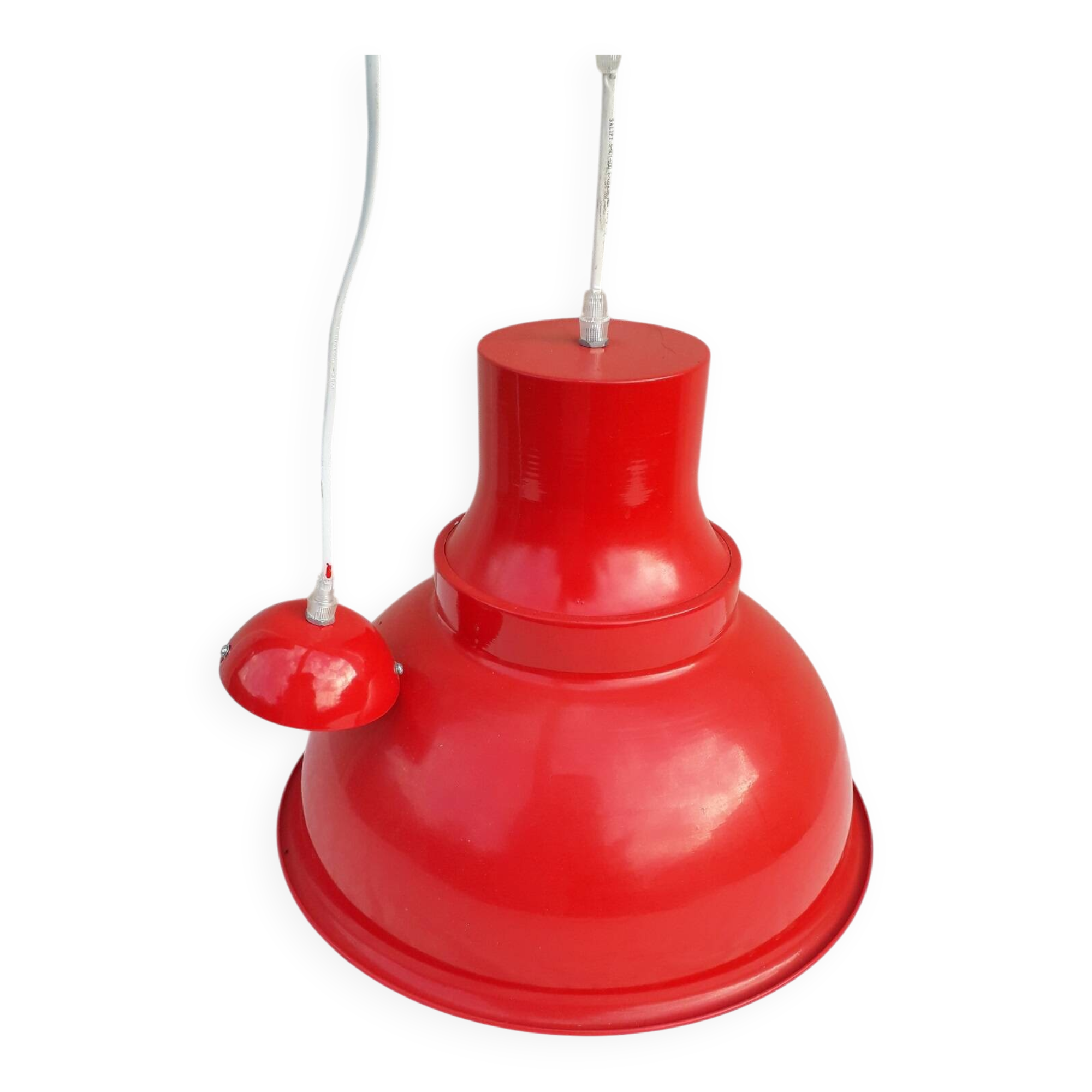 Red metal suspension