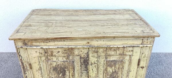 Armoire ancienne et profonde en bois