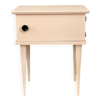 Bedside table with spindle legs