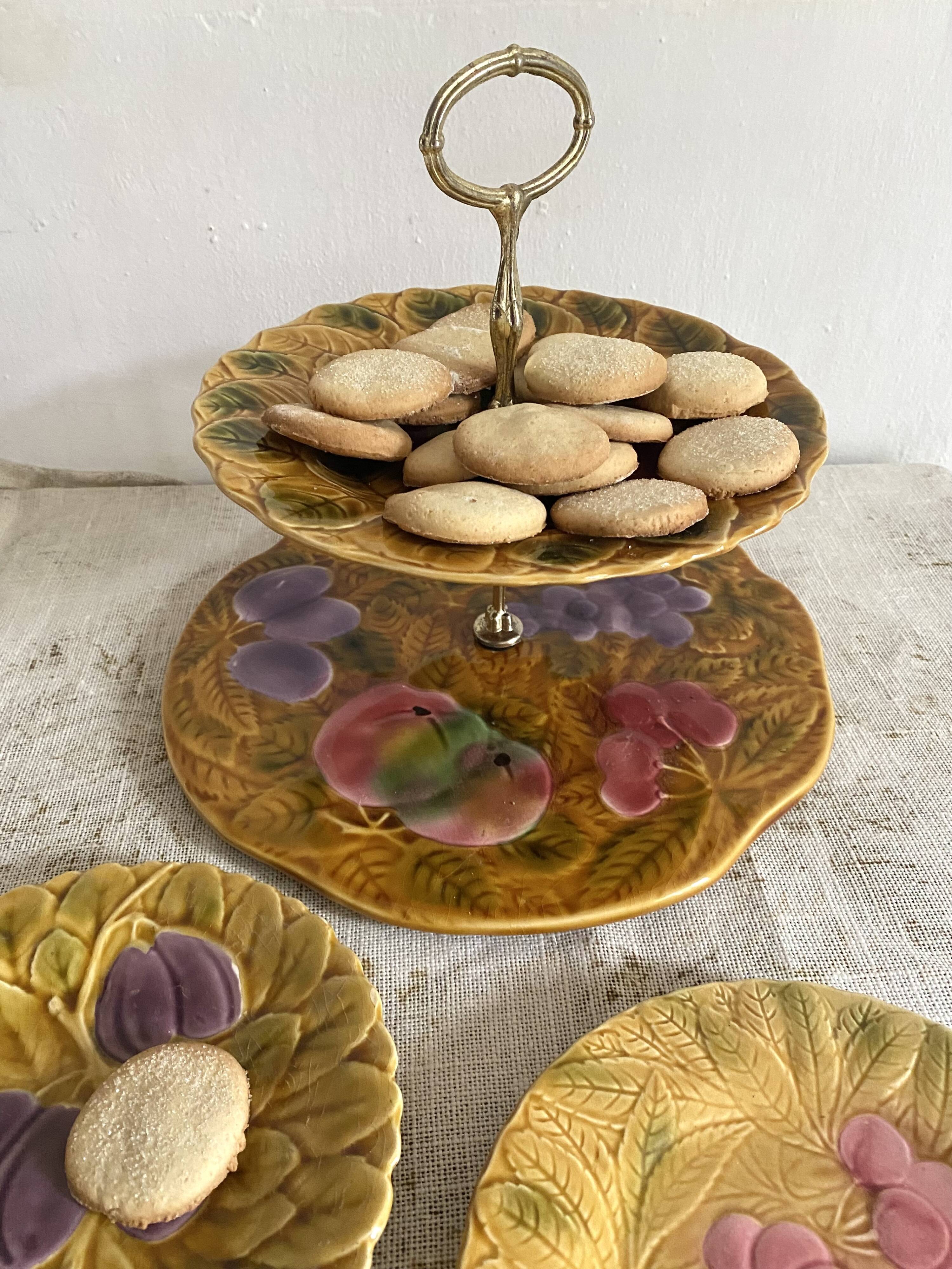 Sarreguemines barbotine cake display with fruit decoration