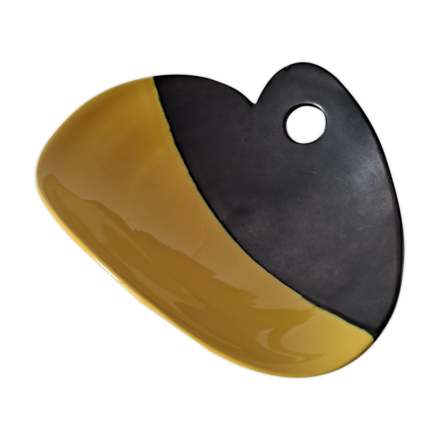 Yellow and black two-tone pocket cut Louviers