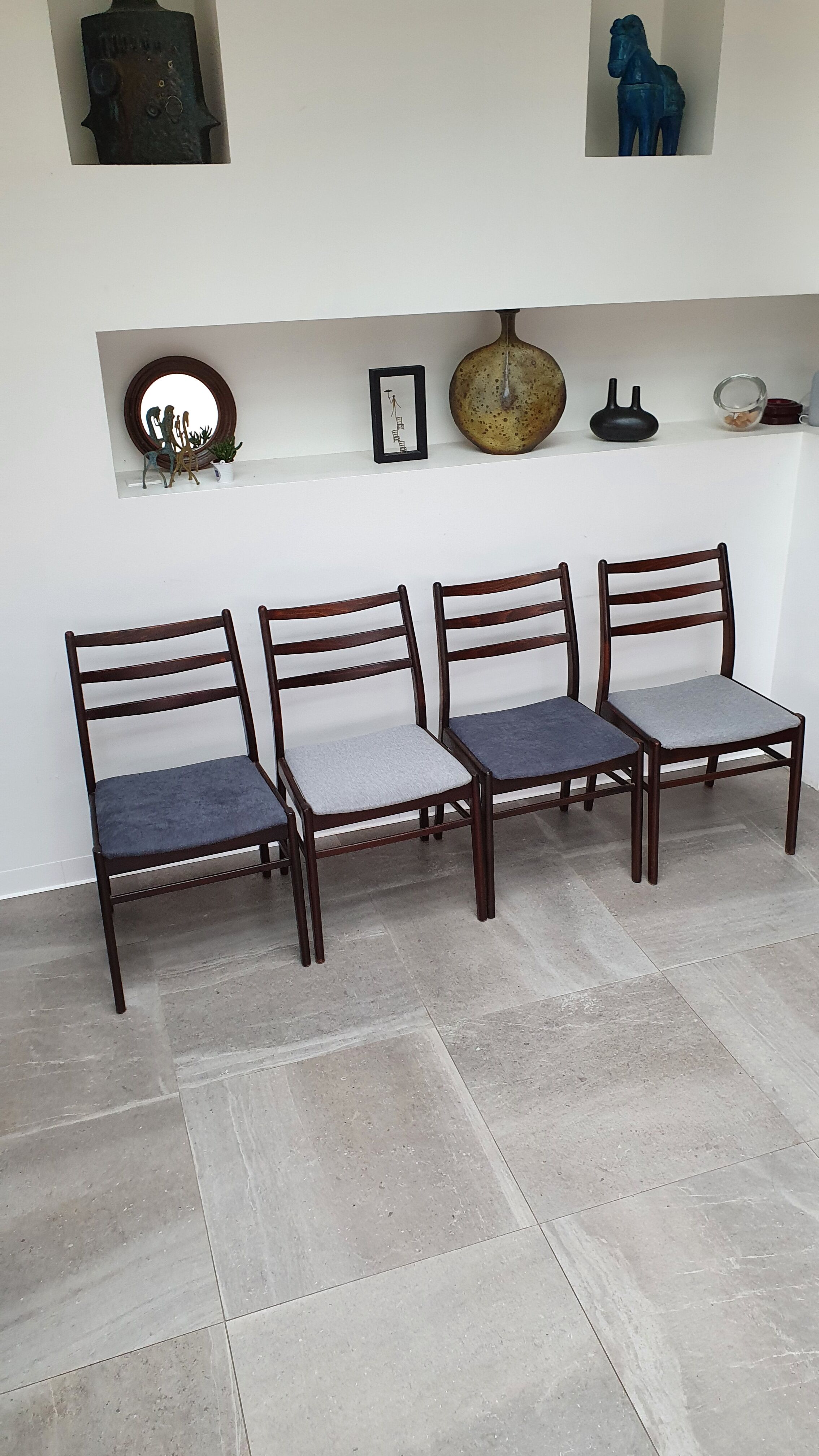 Set of 4 Scandinavian chairs in Rio rosewood