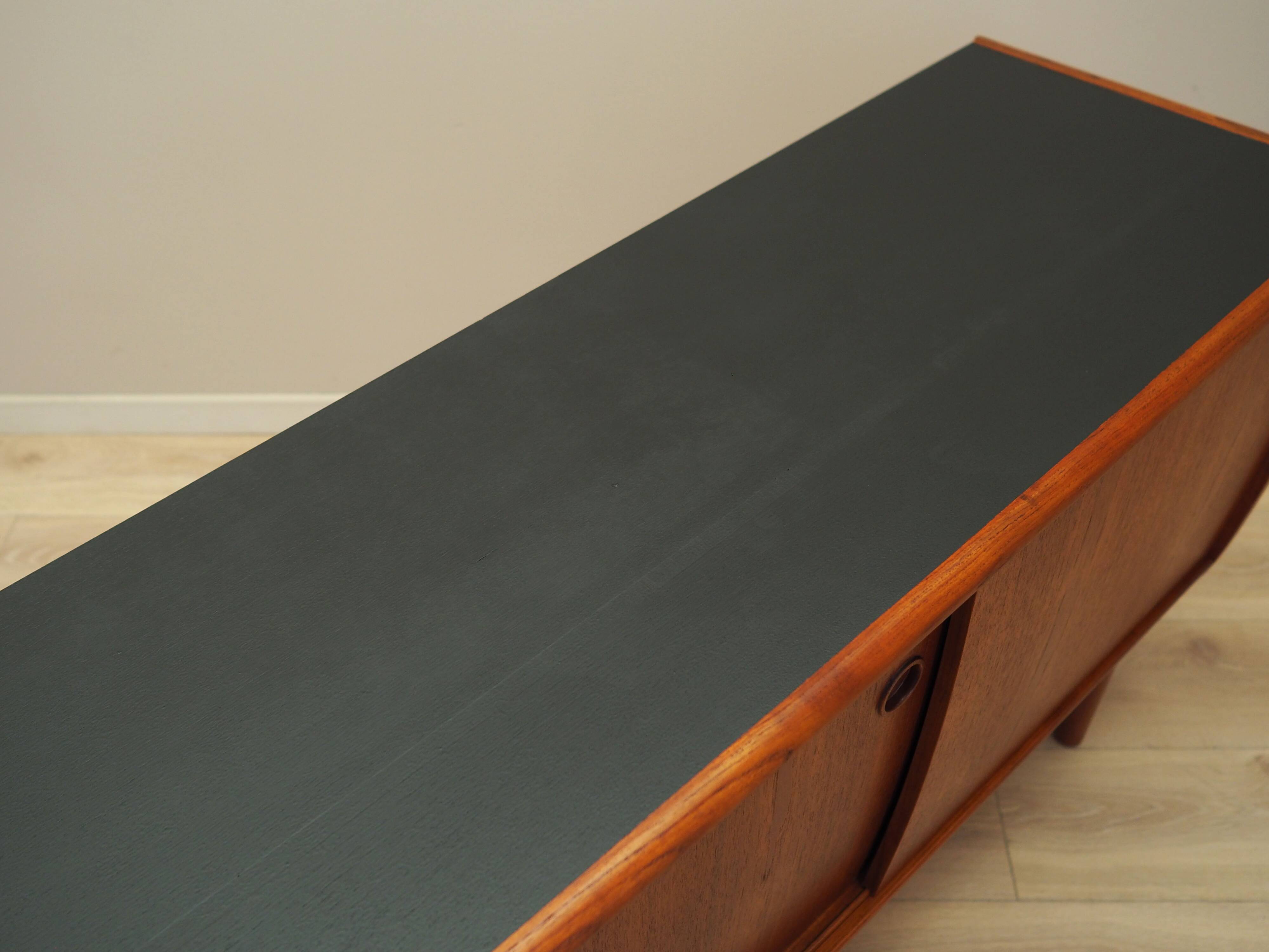 Buffet en teck, design danois, années 1970, production : Danemark