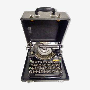 Underwood typewriter writing machine
