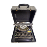 Underwood typewriter writing machine