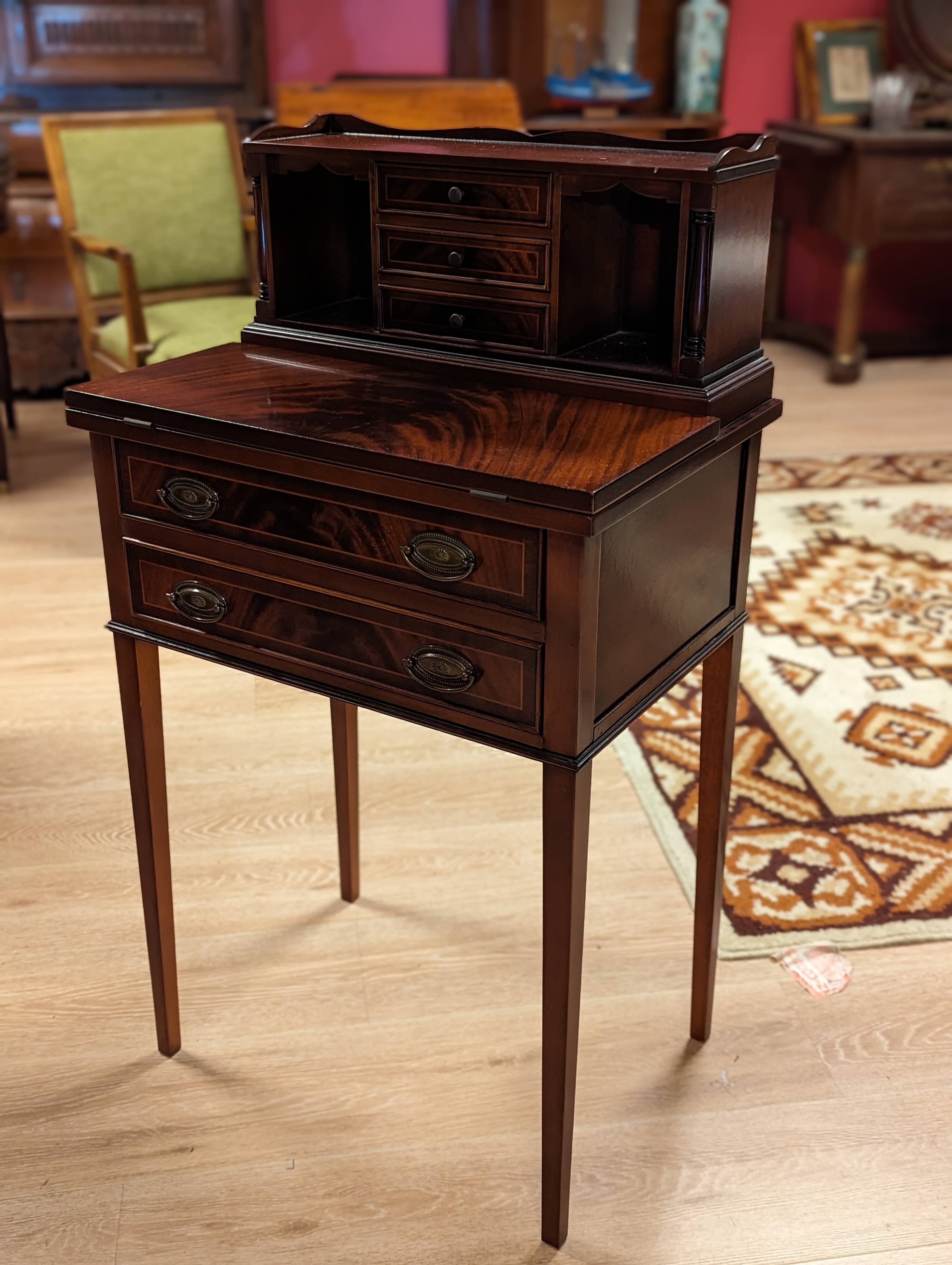 Small mahogany happiness of the day desk