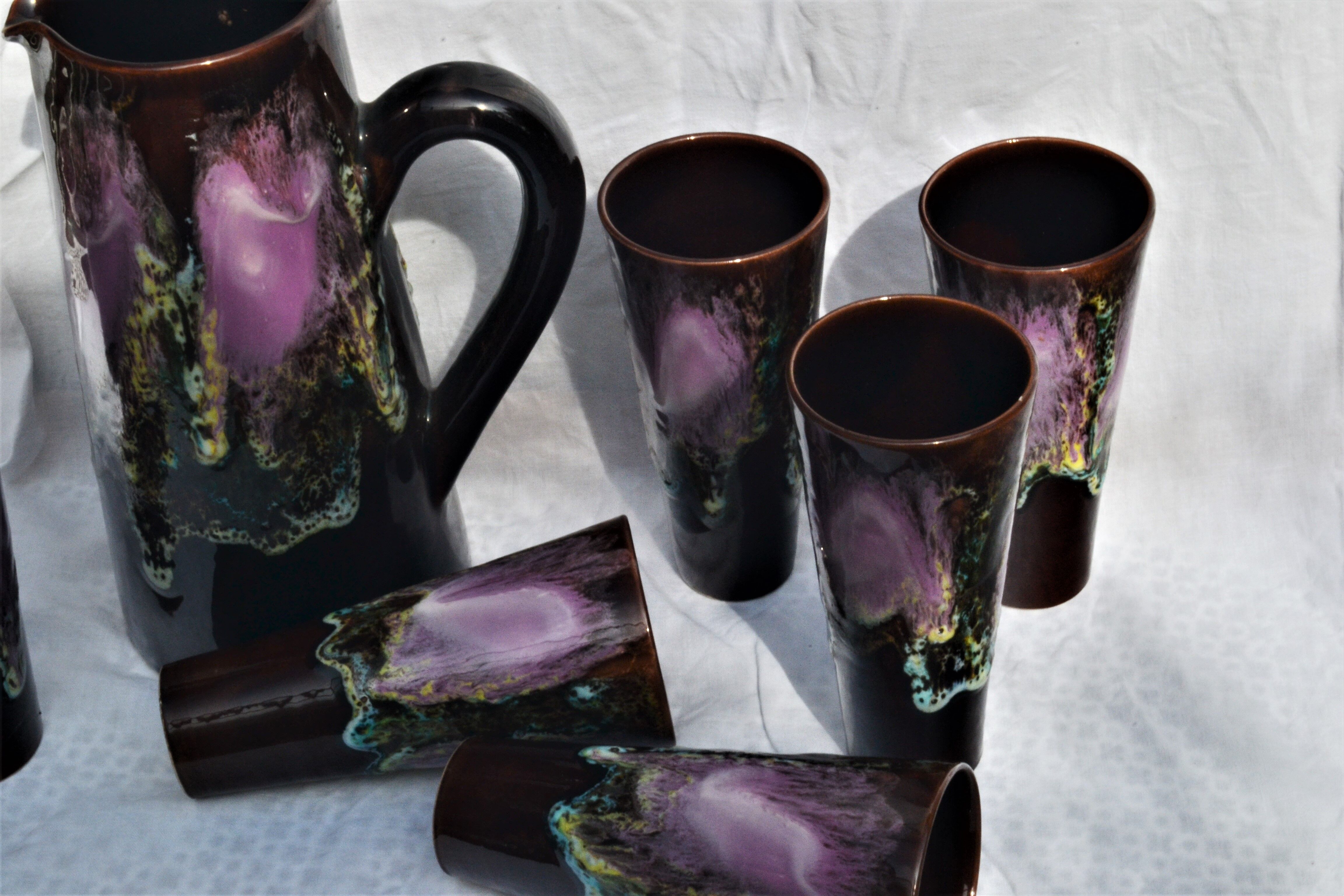 Carafe and six Vallauris glasses