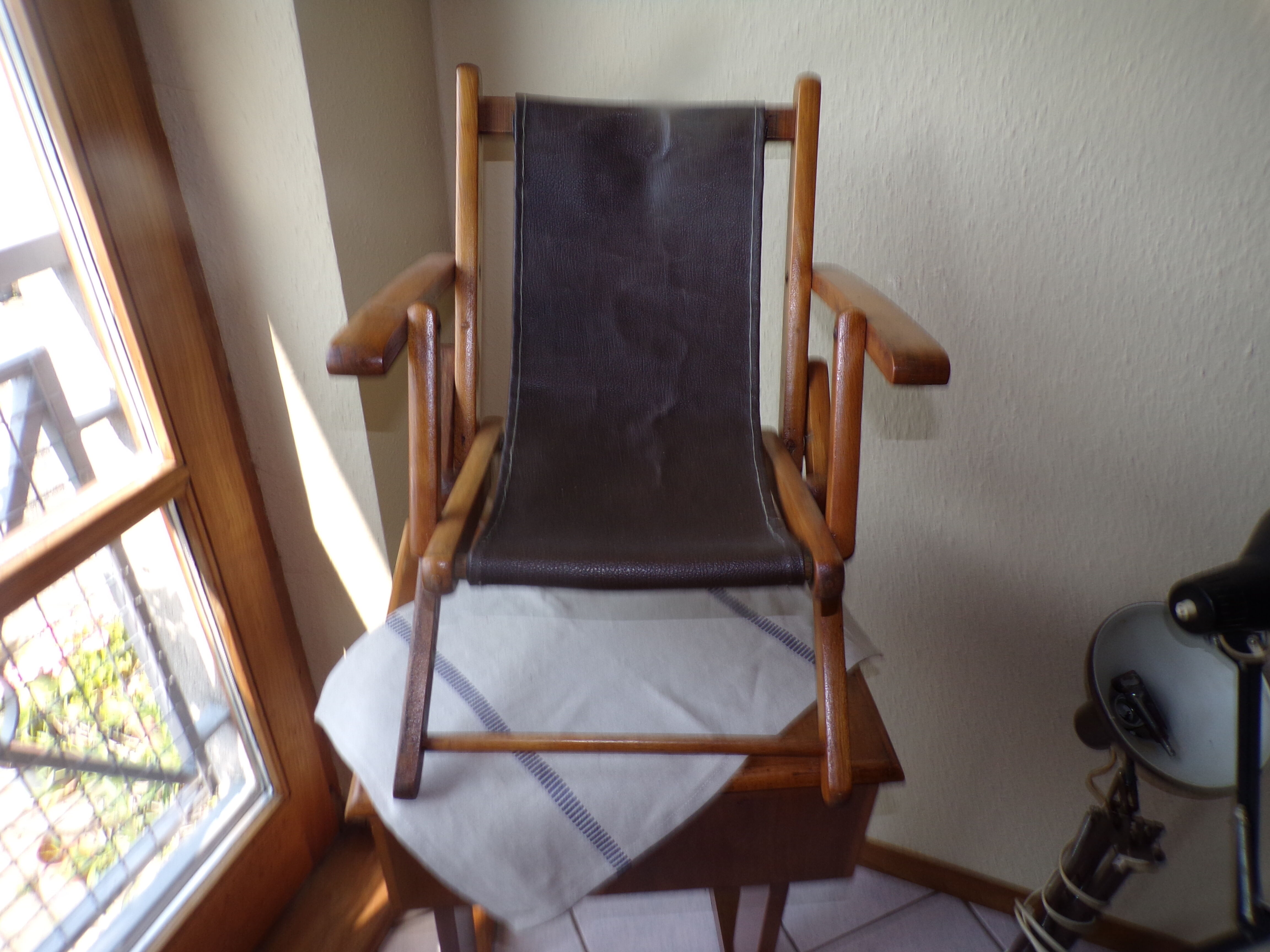 Folding wooden toddler armchair