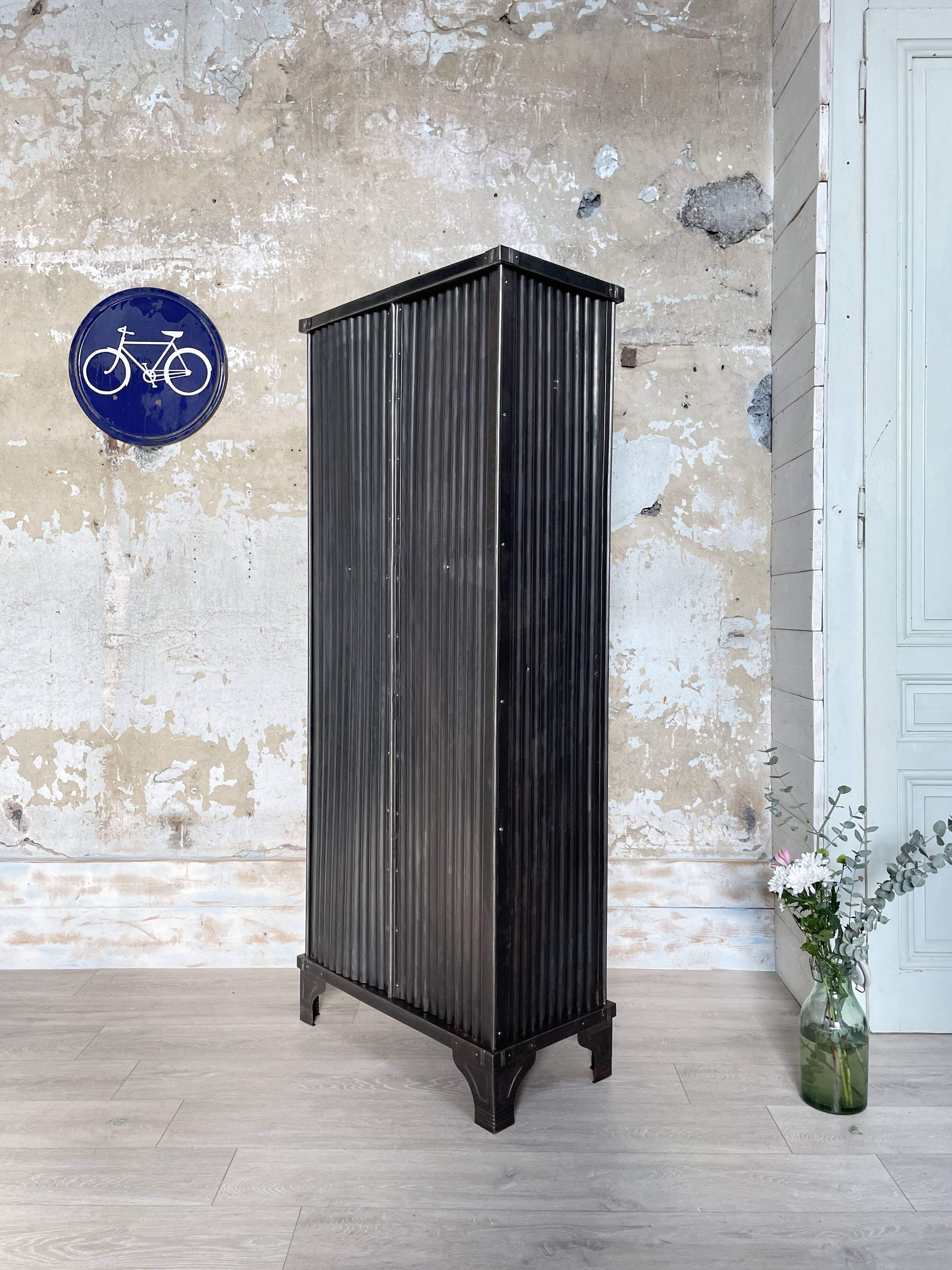 Strafor double-door corrugated iron cloakroom, circa 1920.