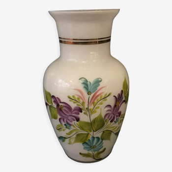 Vase en opaline blanche decor floral