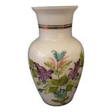 Vase en opaline blanche decor floral