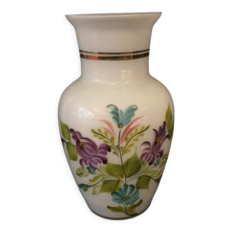 Vase en opaline blanche decor floral