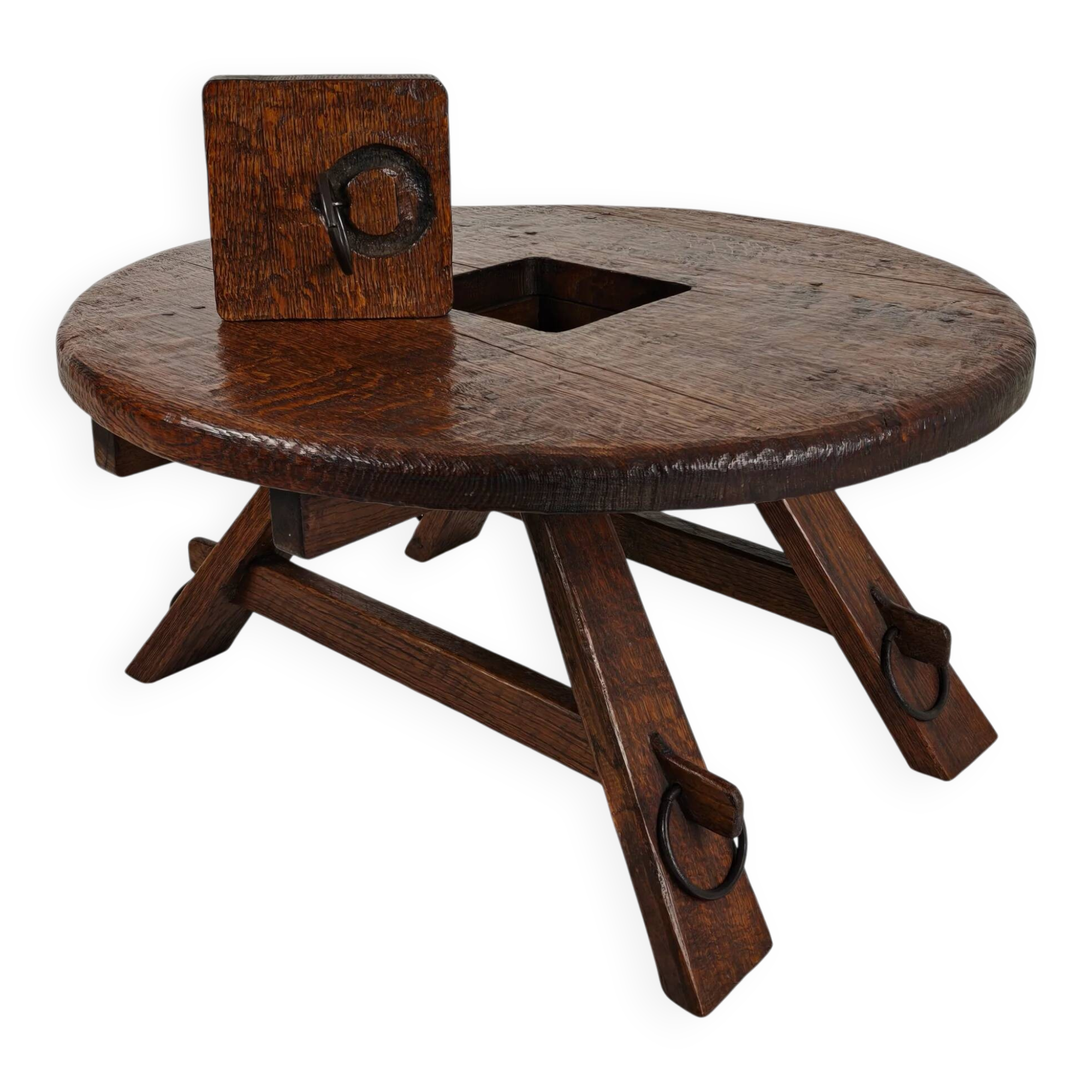 Table basse ronde rustique en chêne, style brutaliste, France, années 1960, milieu du XXe siècle