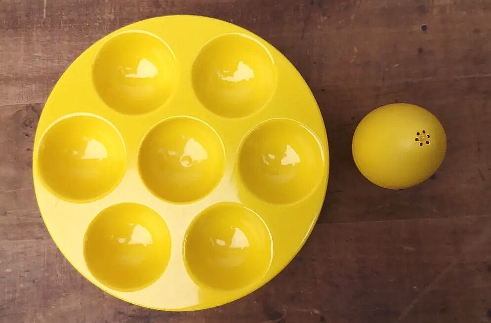 Countertop egg display