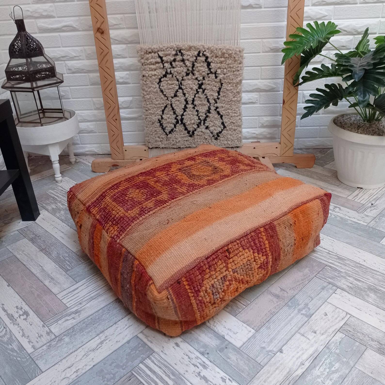 Handmade Berber pouf in wool 60 X 60 X 20 CM
