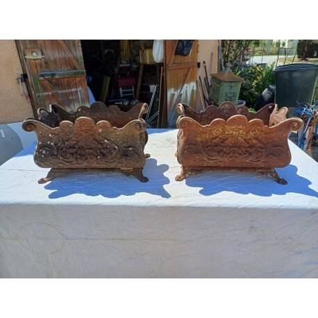 Pair of 1900 cast iron planters from Charleville-Mézières in rococo style