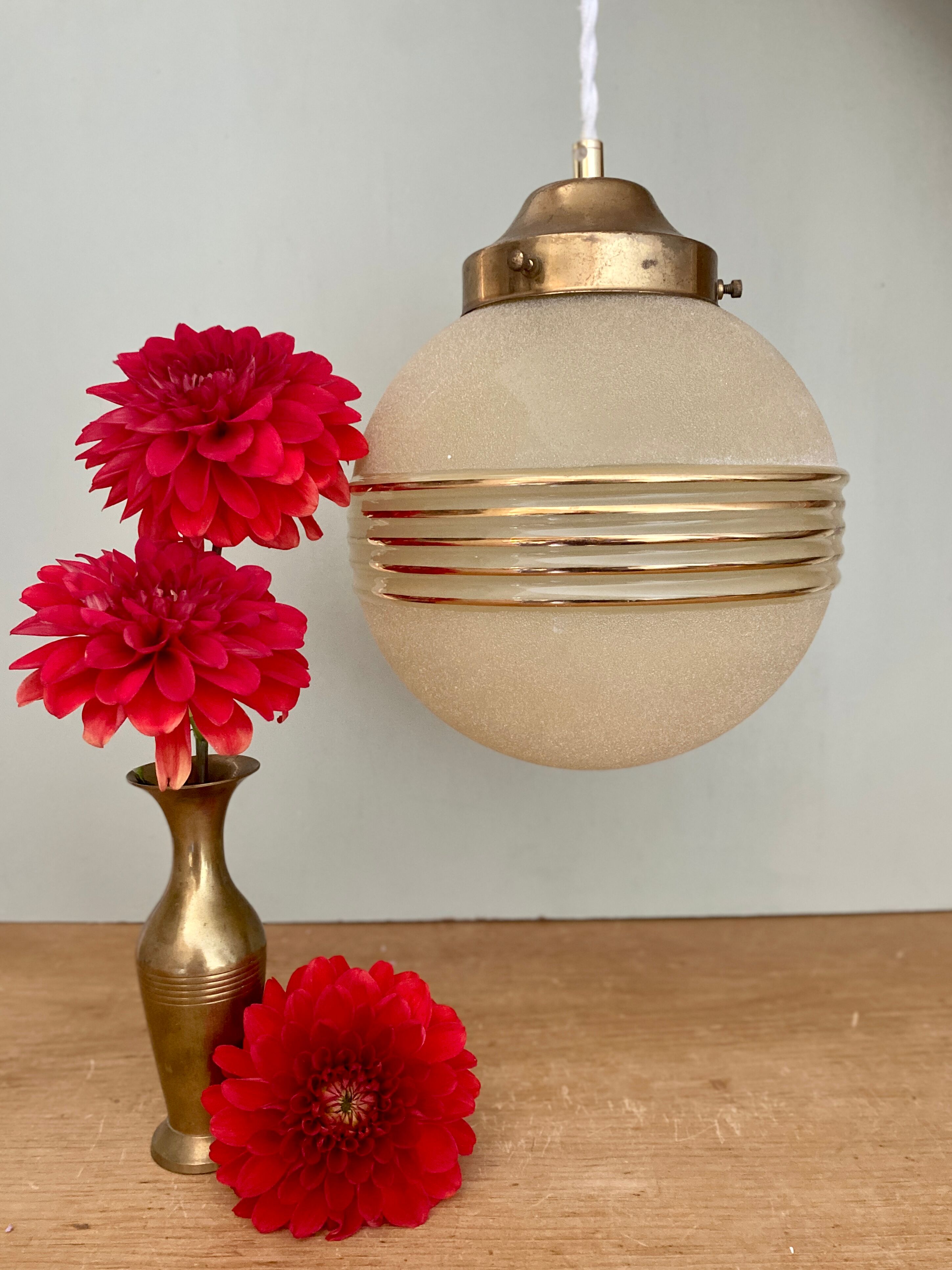Vintage art deco globe pendant lamp in yellow and gold granite glass