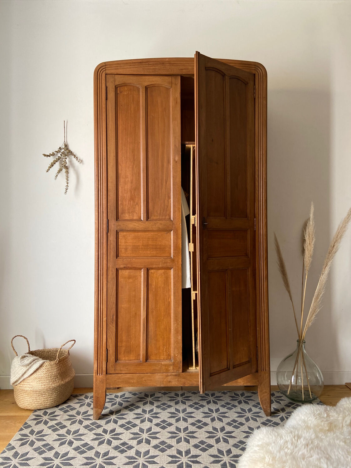 Armoire parisienne