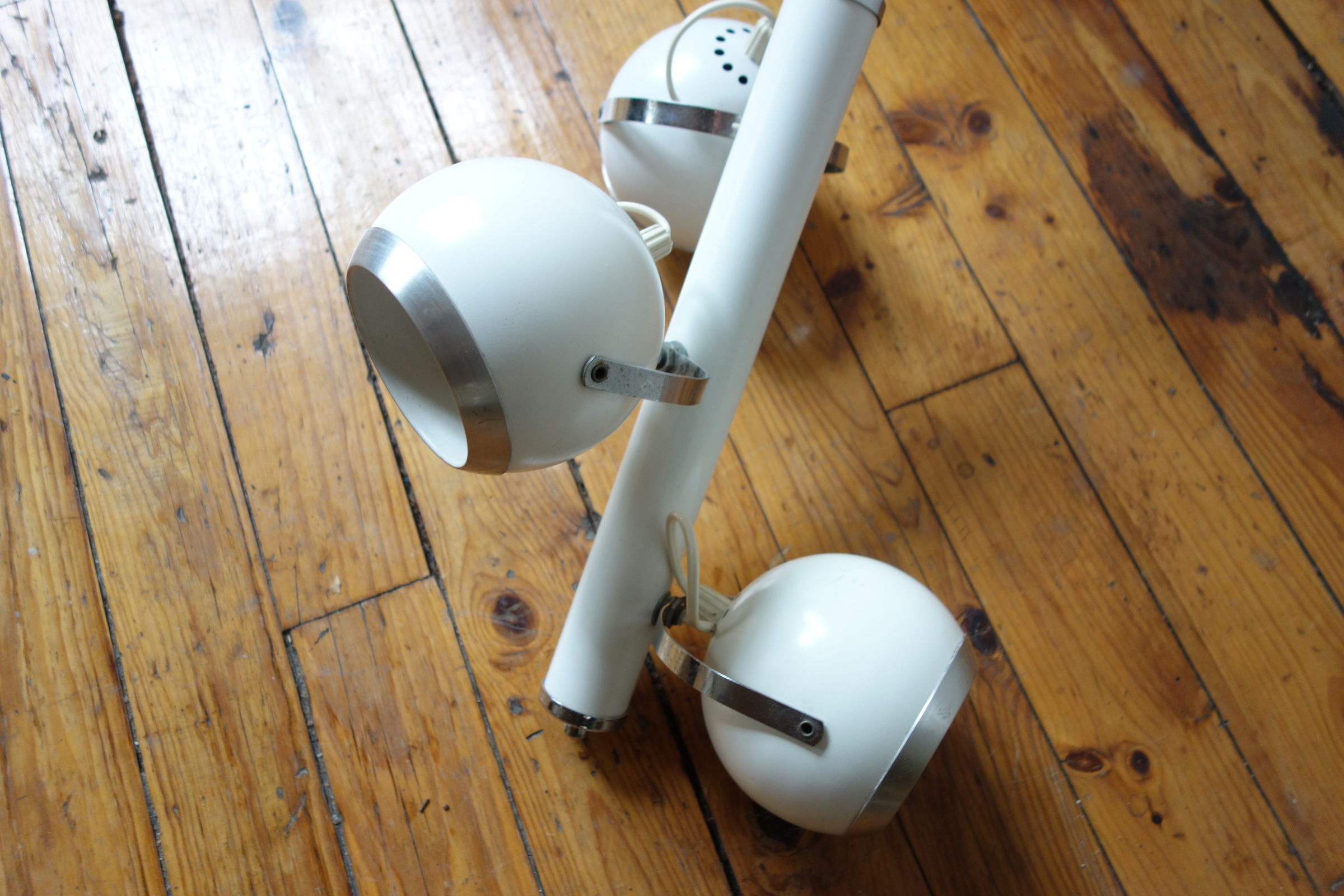 Hanging Aluminor Eyeball 1970 3 balls white