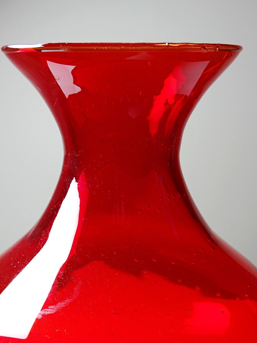 Vintage blown glass vase with "controlled" bubbles in red and yellow, 1960s-1970s.