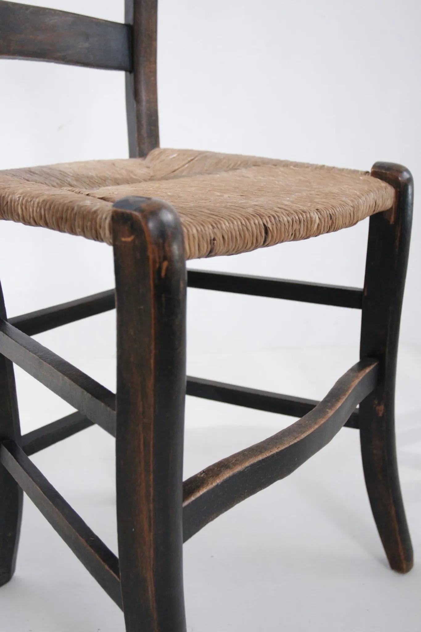 Set of 2 rustic French chairs with rush seats
