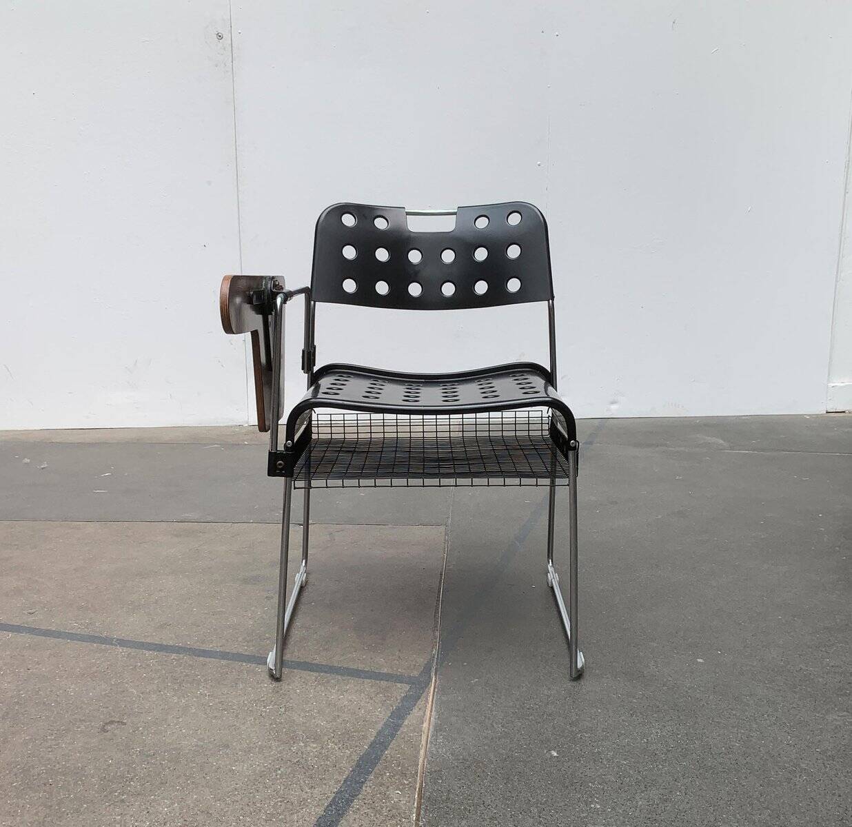 Vintage Space Age Chair Omkstack by Rodney Kinsman for Bieffeplast