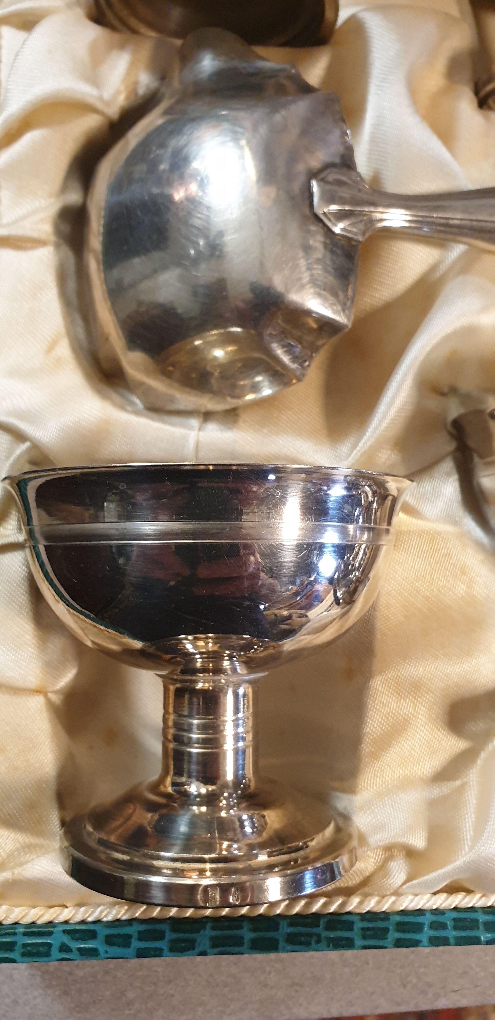 Silver metal ice service