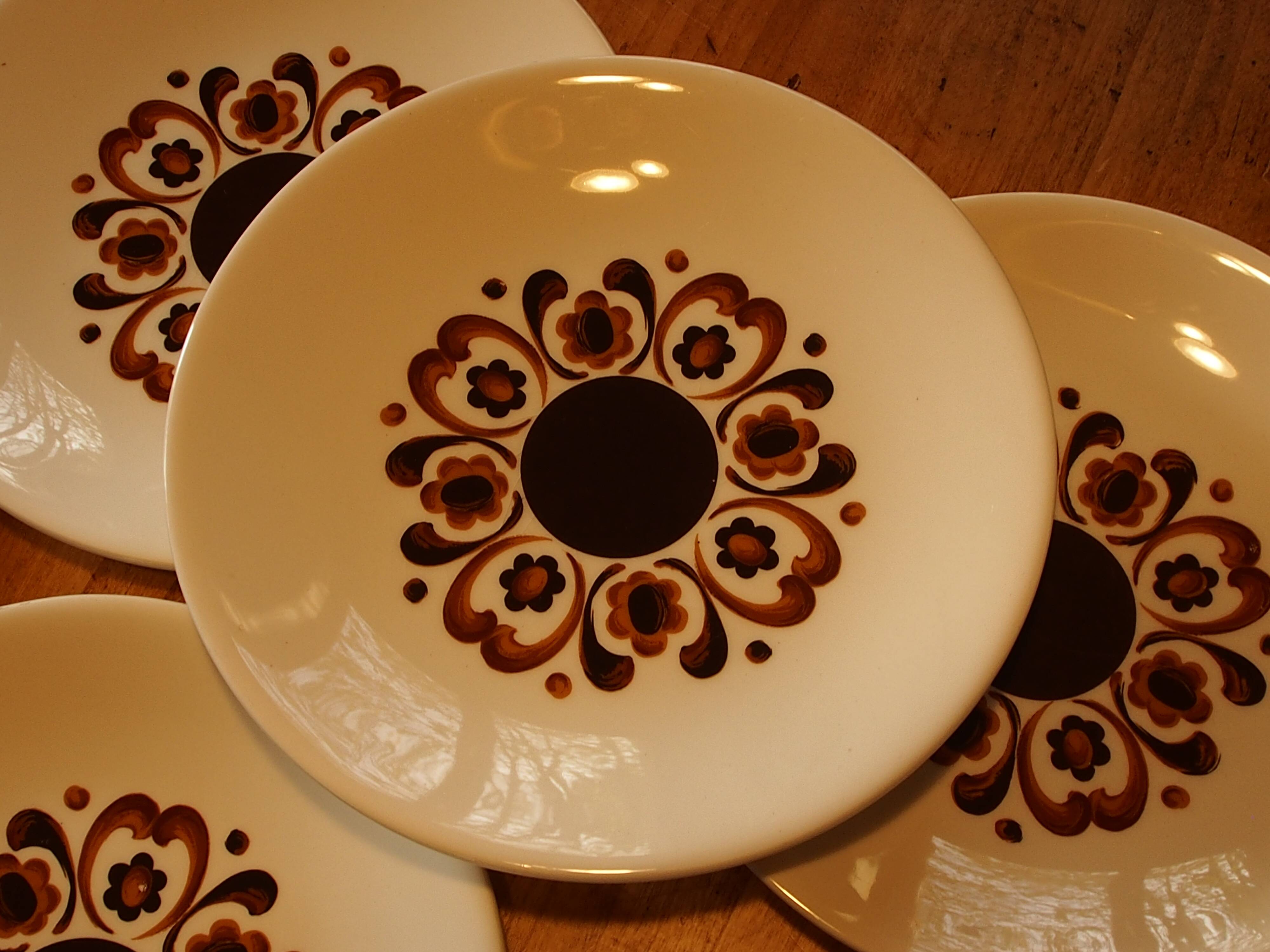 Lot of 10 vintage flat plates from the GIEN factory