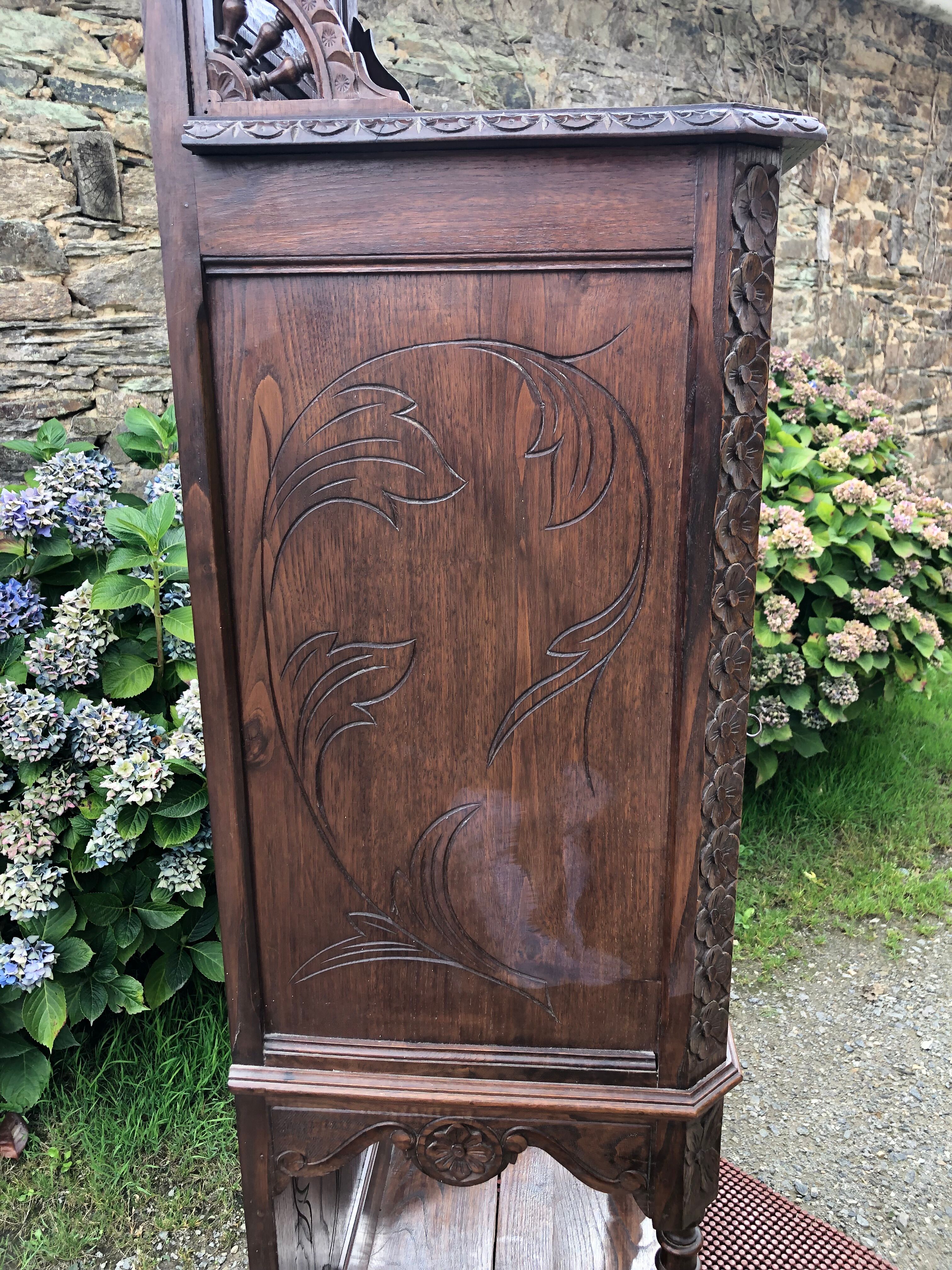 Breton oak sideboard from the early 20th century