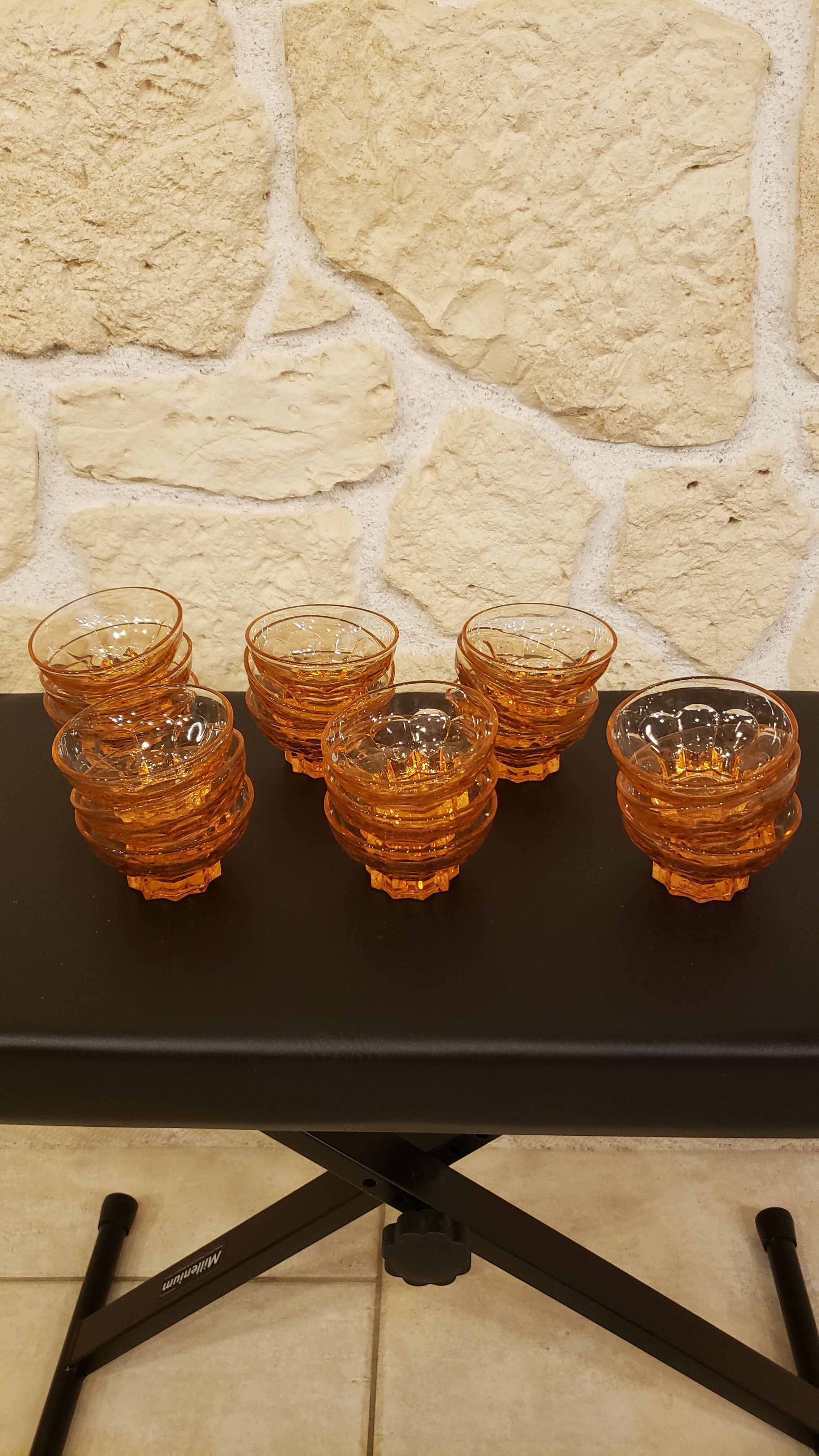 18 coupelles verre rose pied étoile