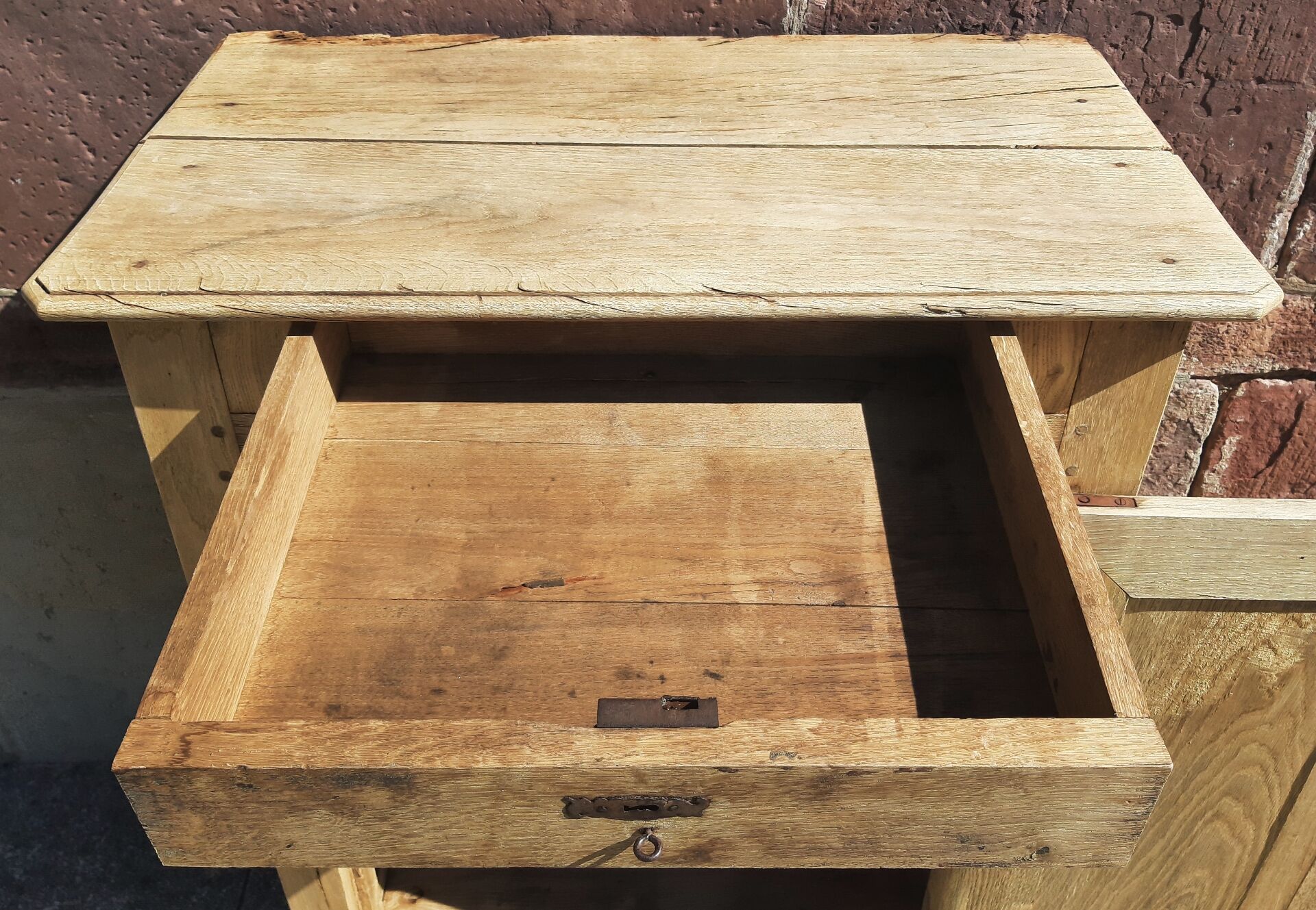 Confiturier or sideboard.