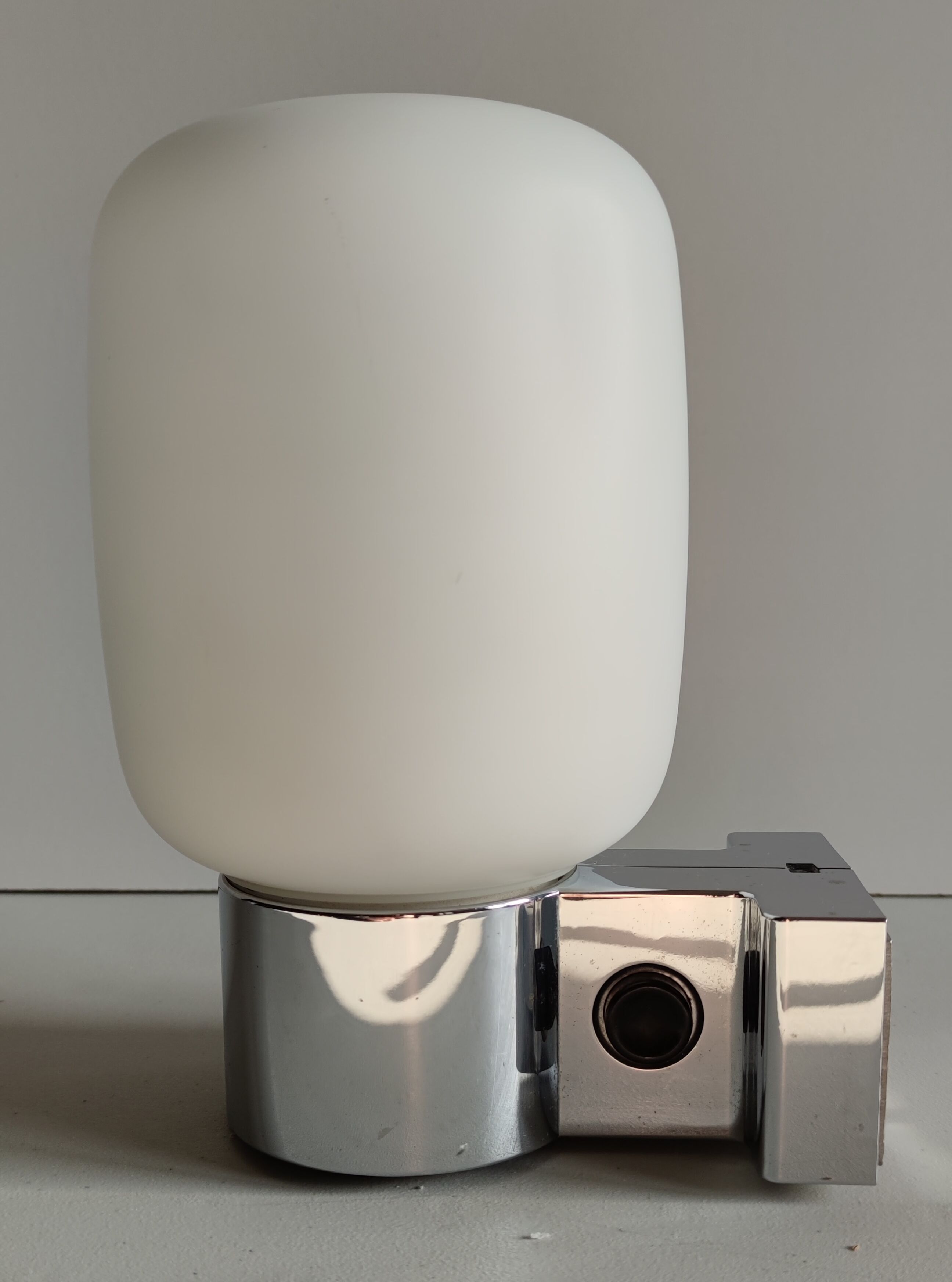 Opaline wall lamp